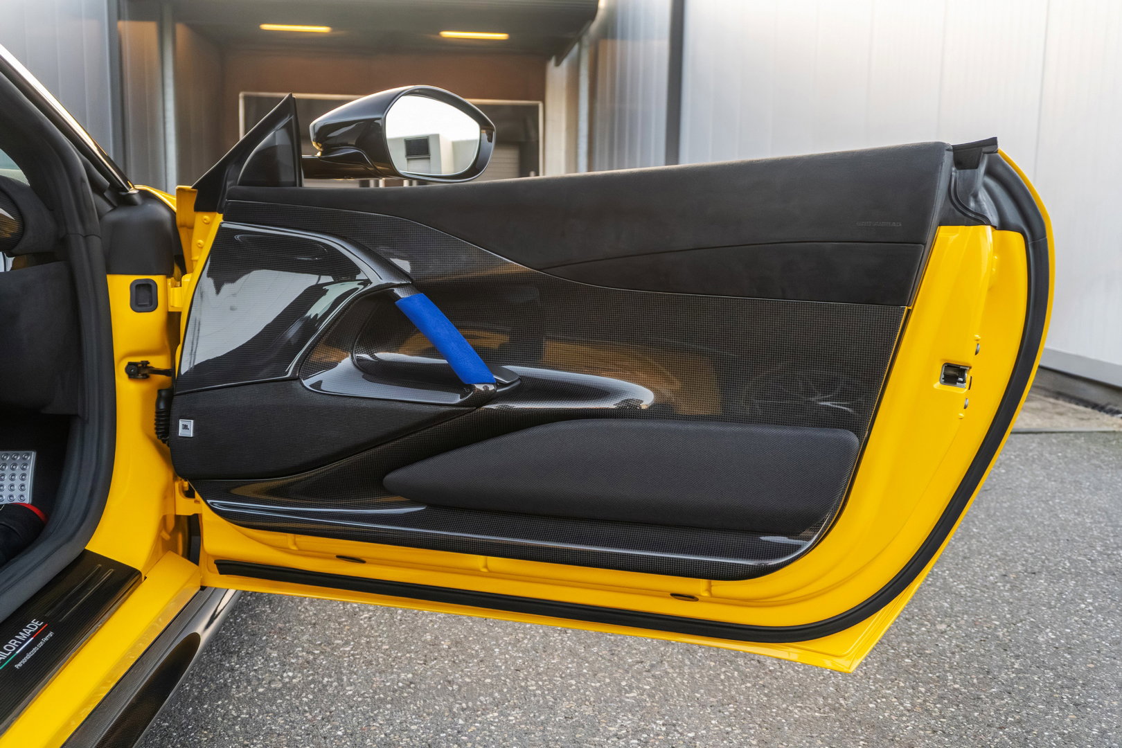 Ferrari 812 Competizione Aperta