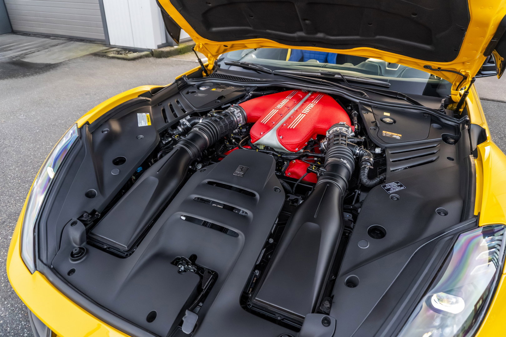 Ferrari 812 Competizione Aperta