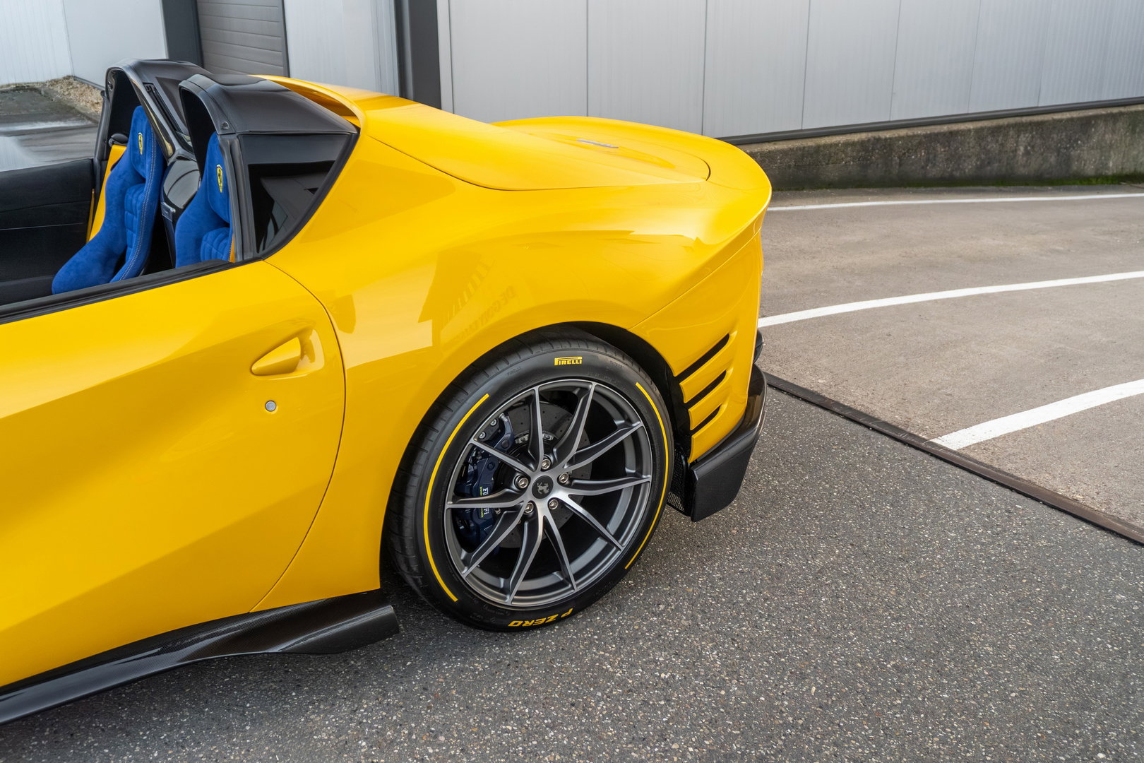 Ferrari 812 Competizione Aperta