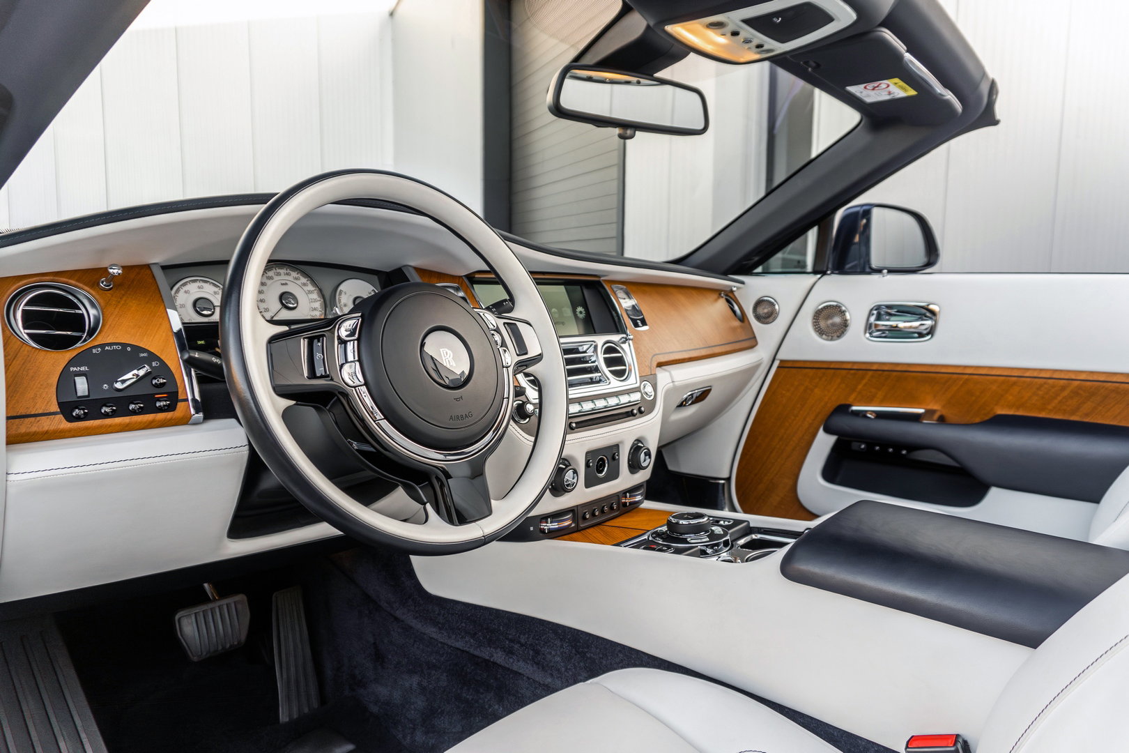 Rolls-Royce Dawn