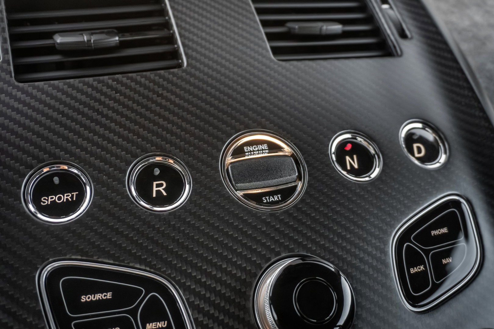 Aston Martin Vantage GT12