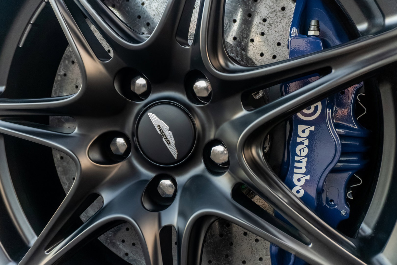 Aston Martin Vantage GT12