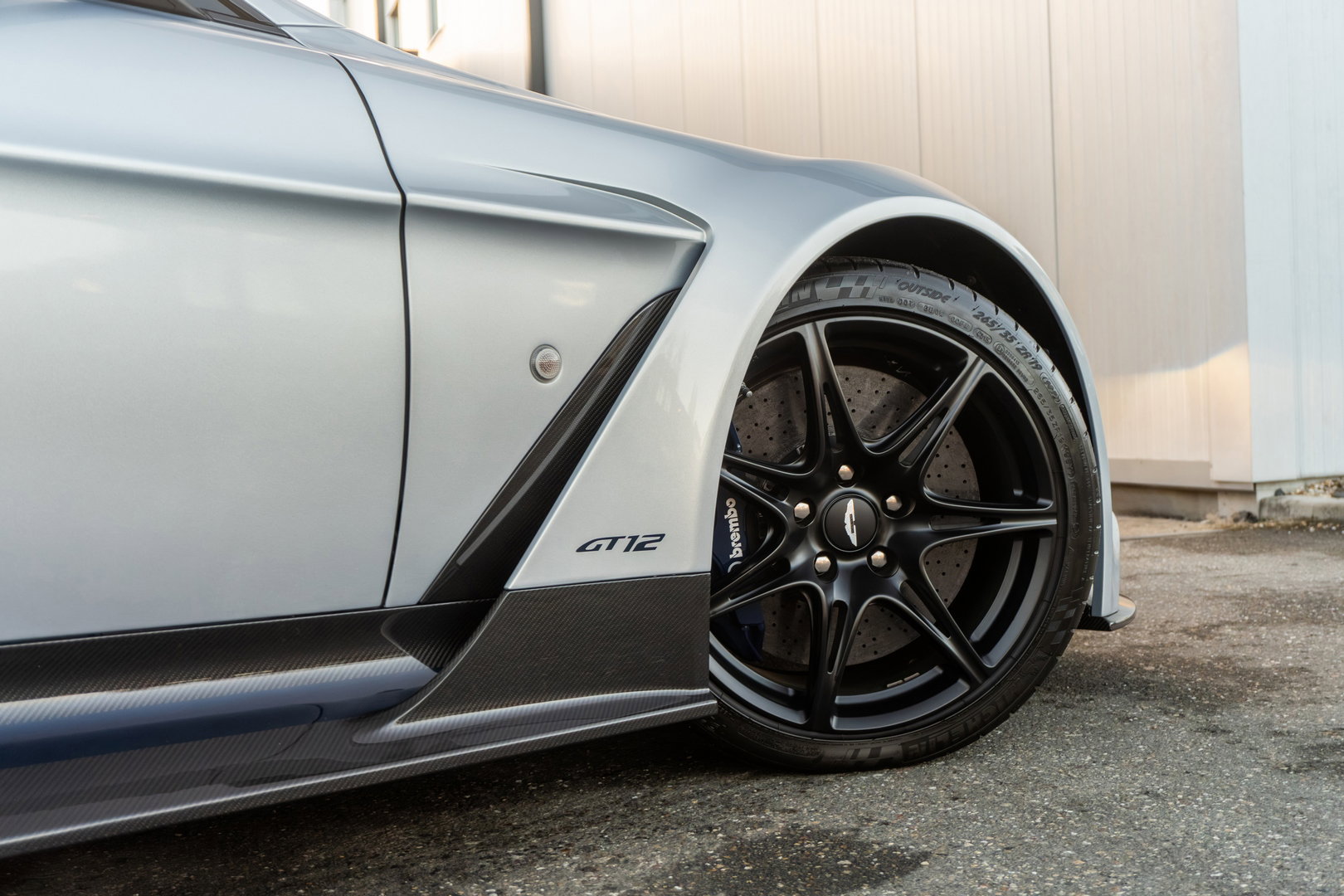 Aston Martin Vantage GT12
