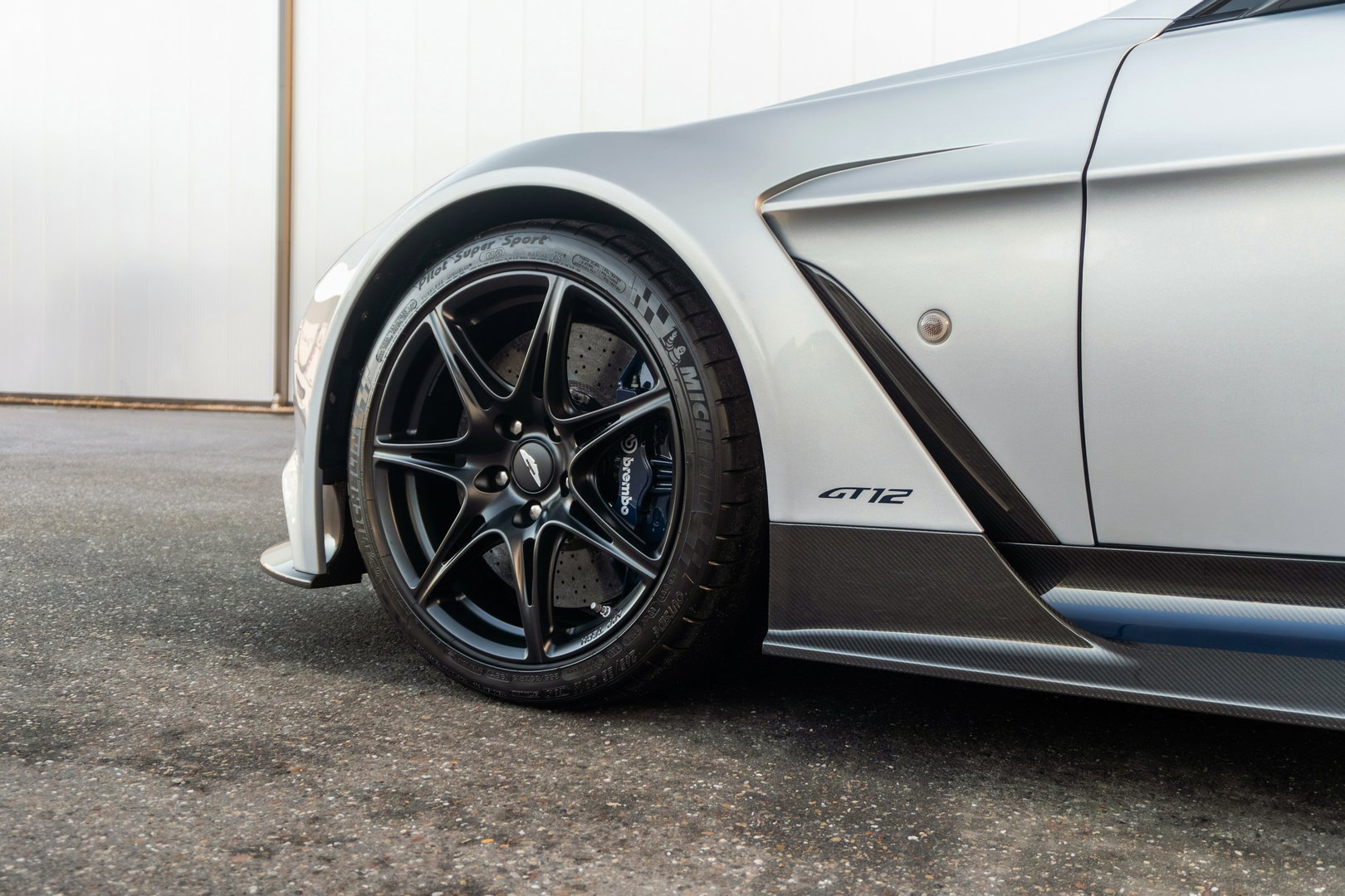 Aston Martin Vantage GT12