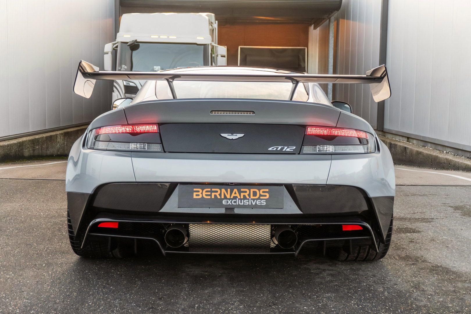 Aston Martin Vantage GT12