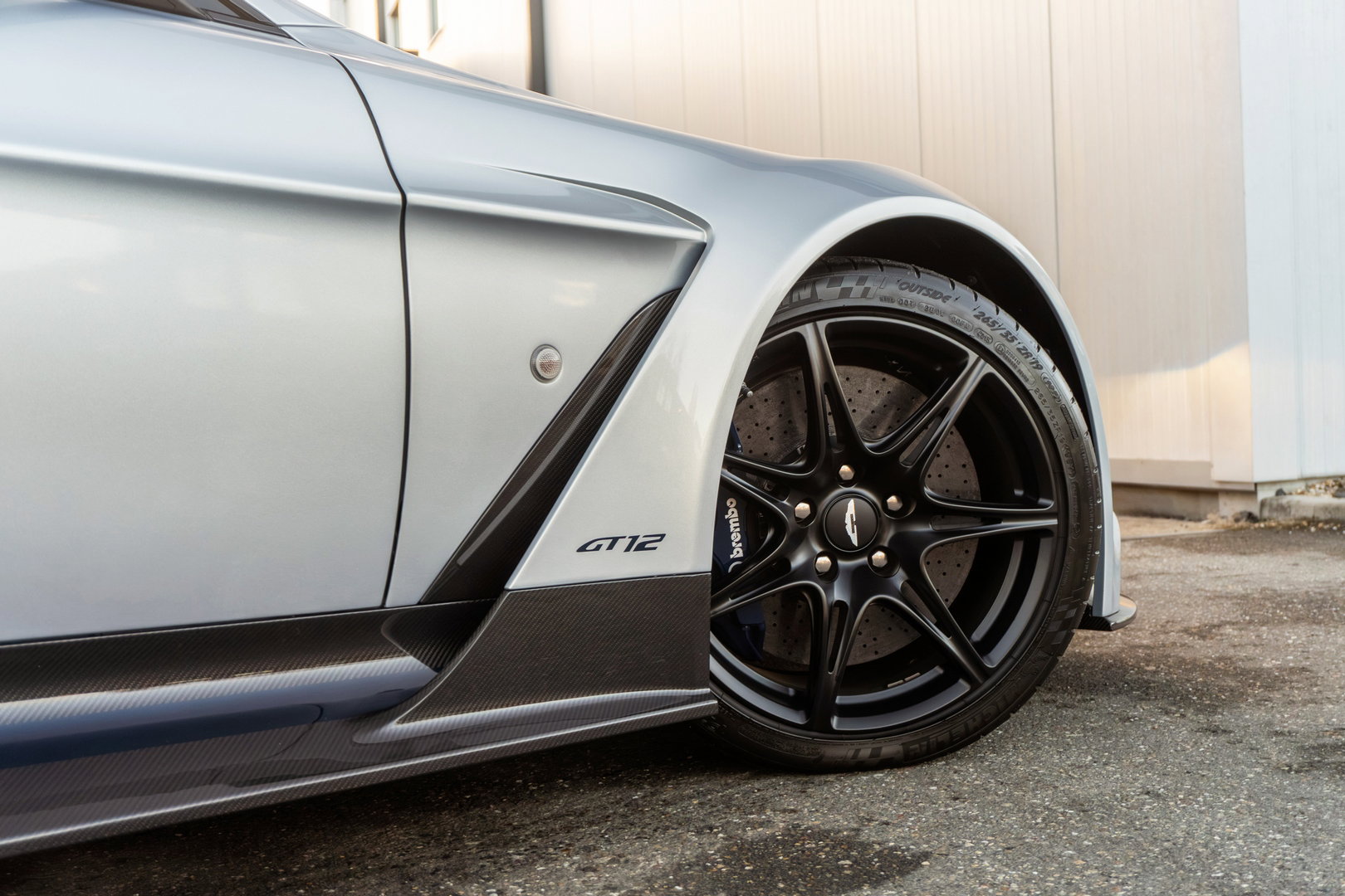 Aston Martin Vantage GT12
