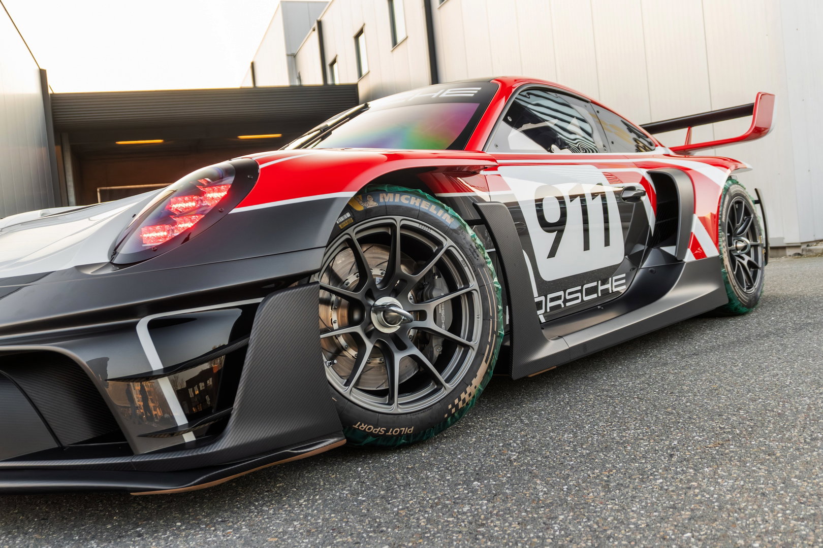 Porsche 911 (992) GT3 R rennsport