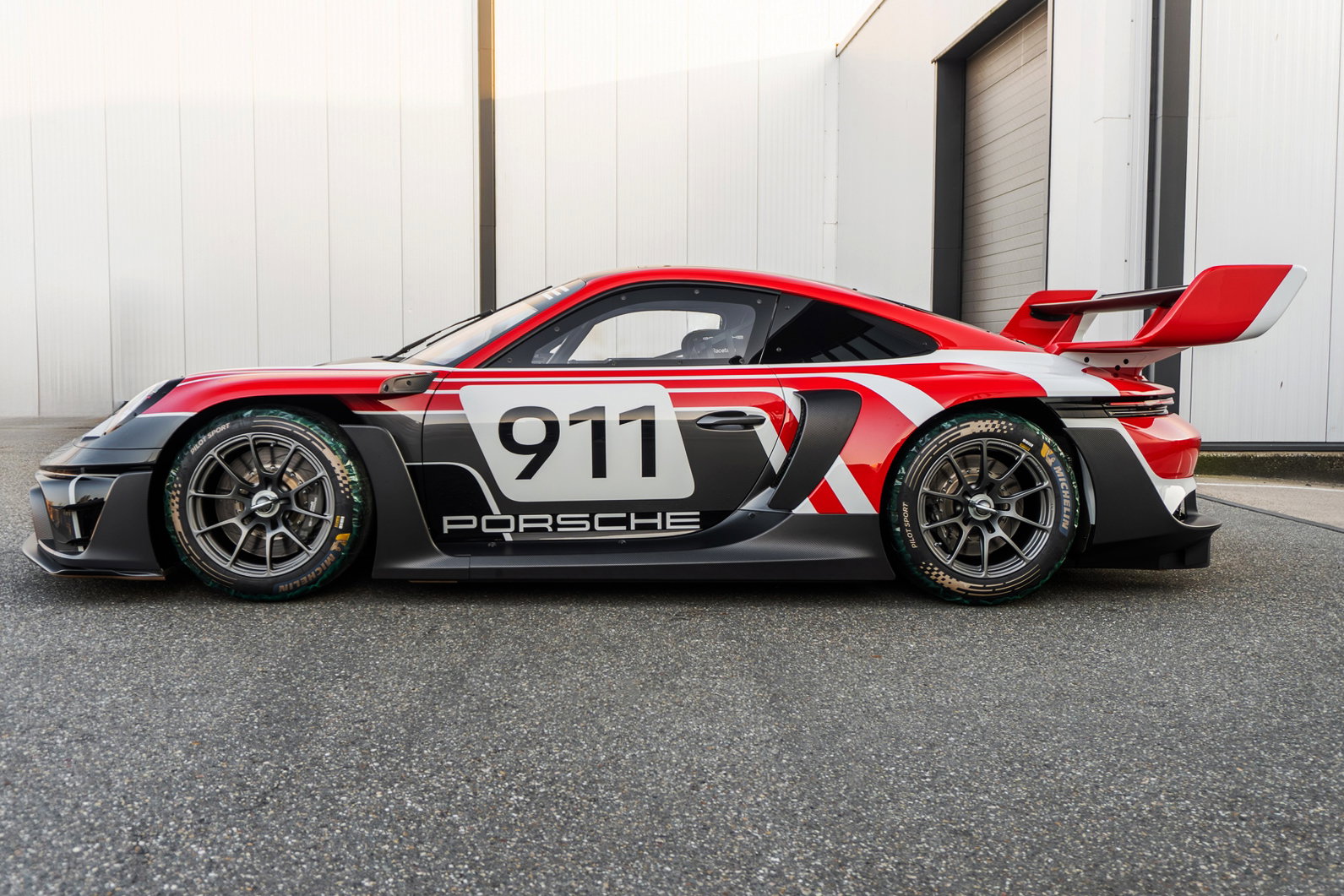 Porsche 911 (992) GT3 R rennsport