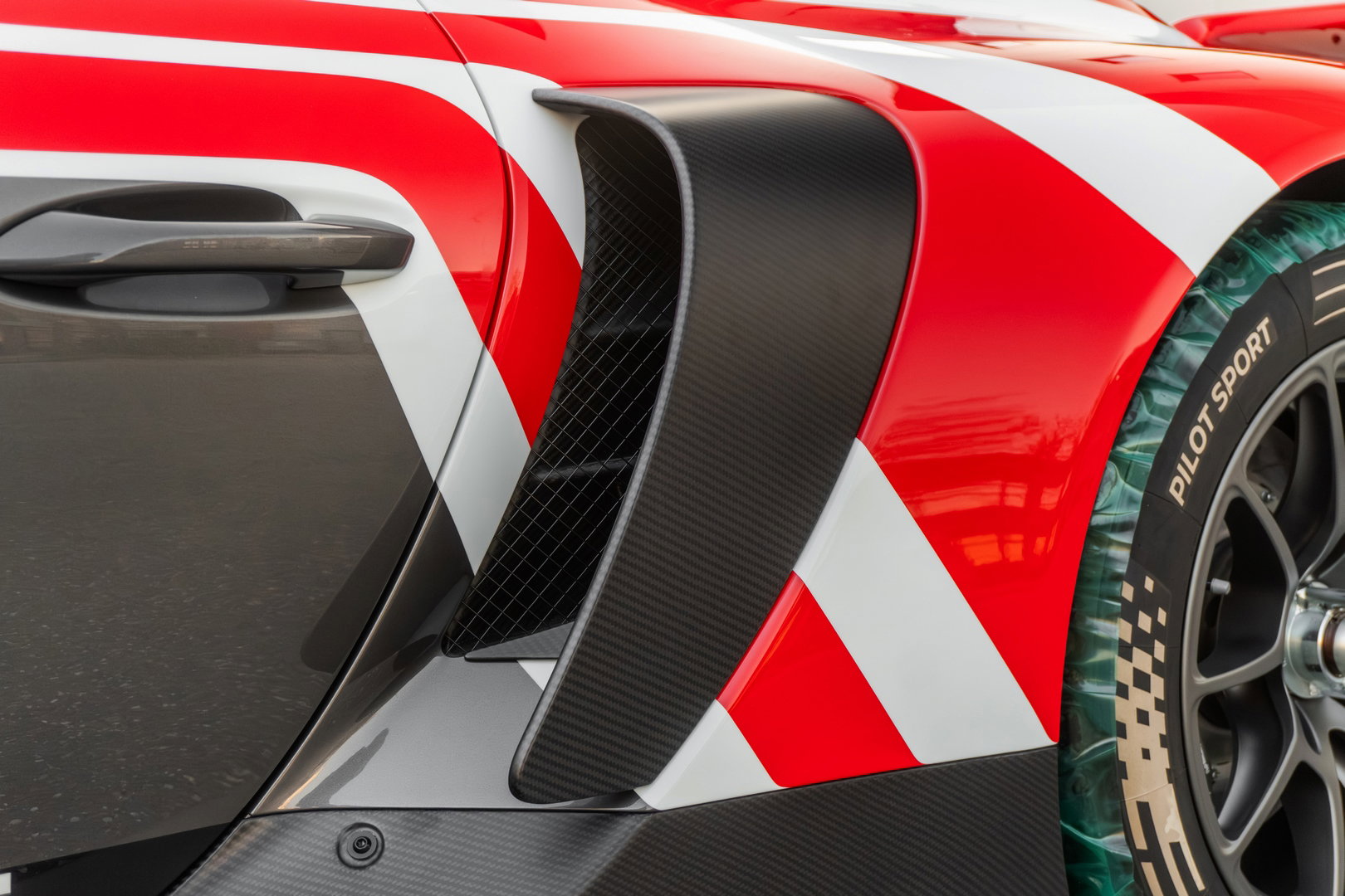 Porsche 911 (992) GT3 R rennsport