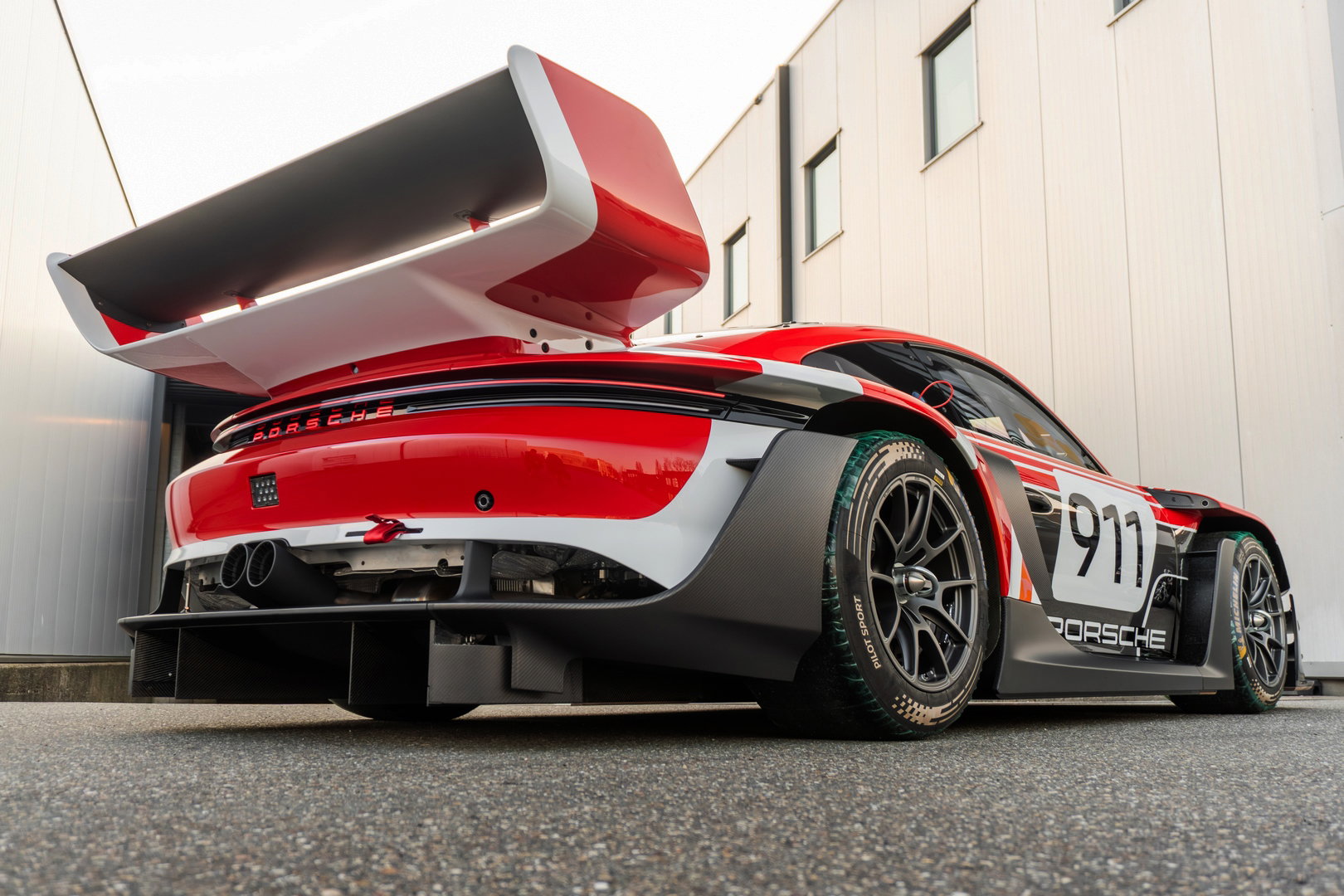 Porsche 911 (992) GT3 R rennsport