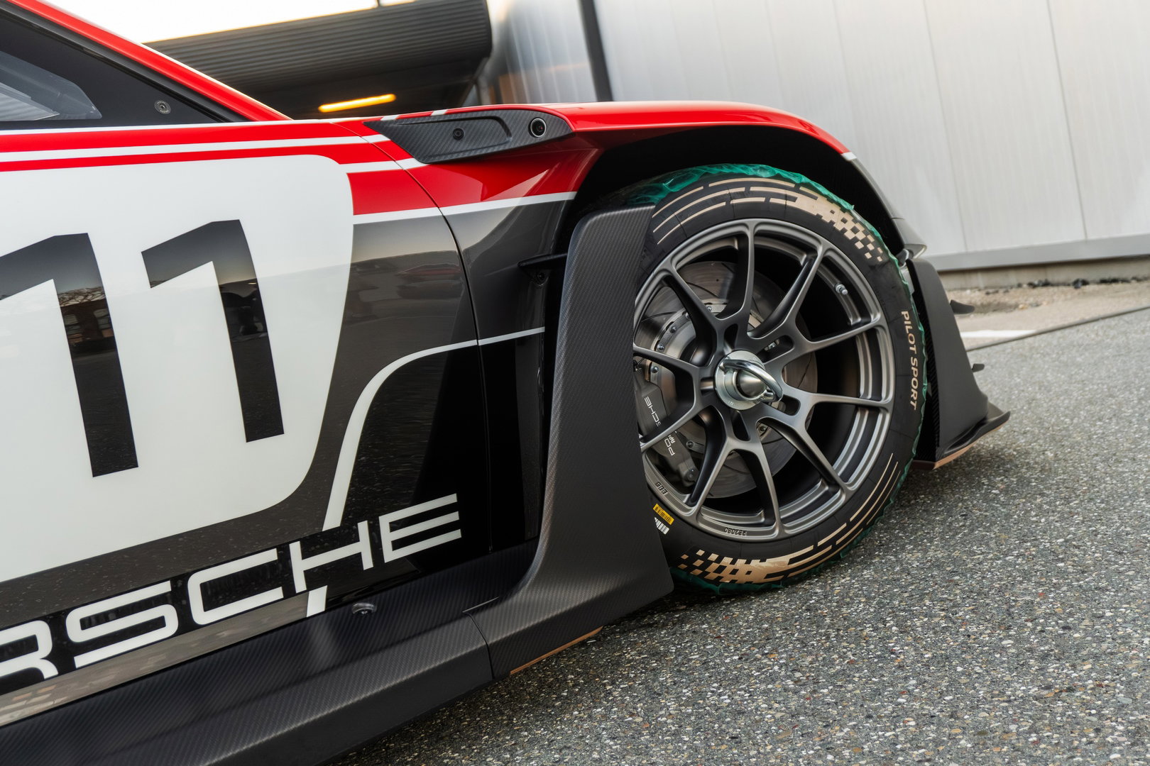 Porsche 911 (992) GT3 R rennsport
