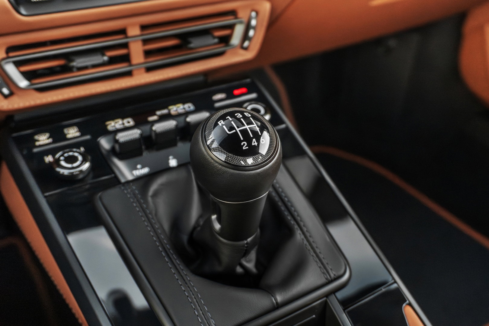 Porsche 911 (992) S/T