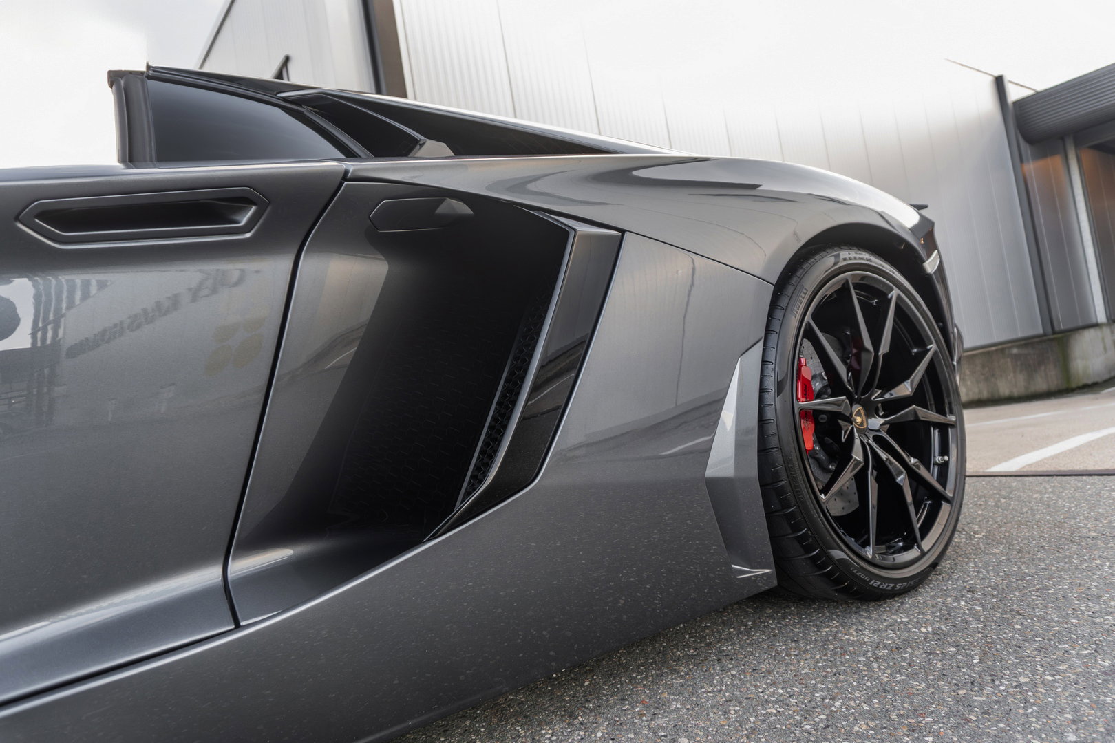 Lamborghini Aventador LP700-4