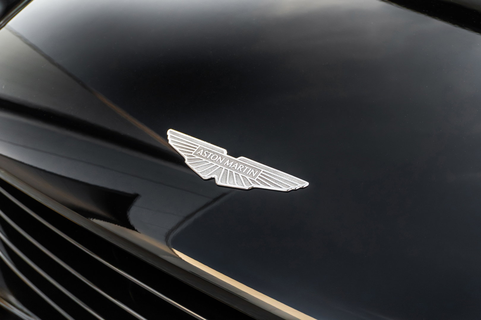 Aston Martin Valhalla