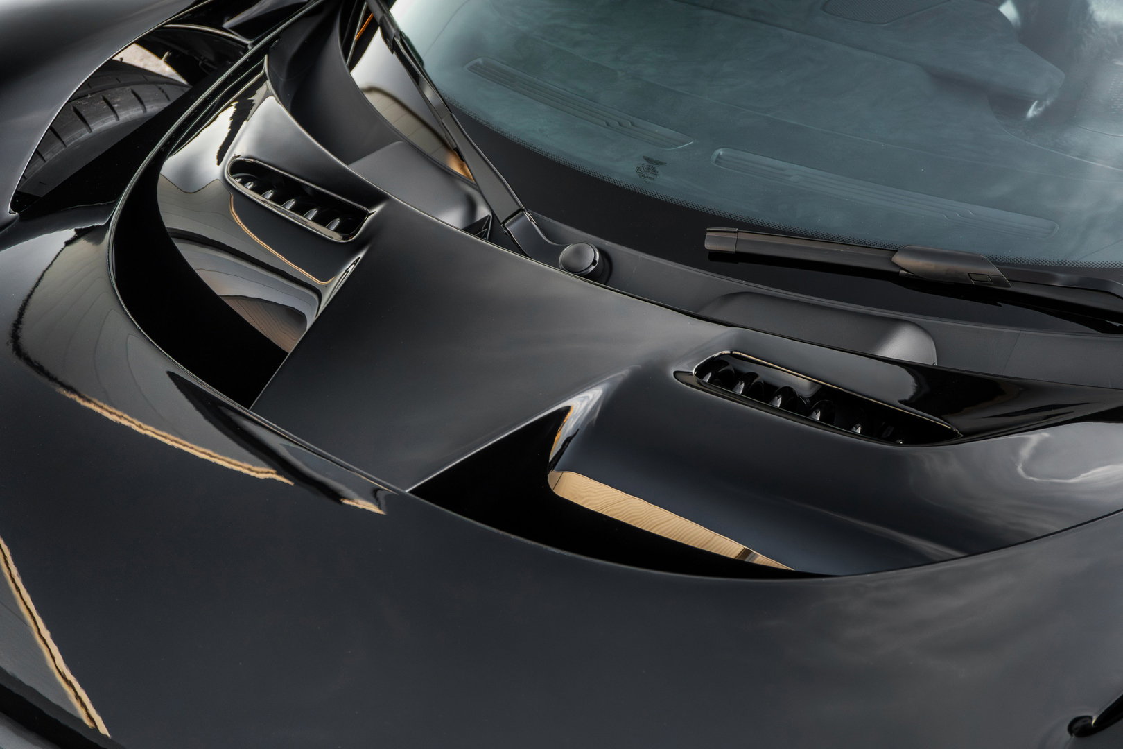 Aston Martin Valhalla
