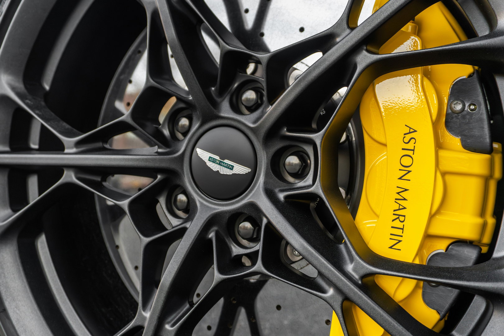 Aston Martin Valhalla