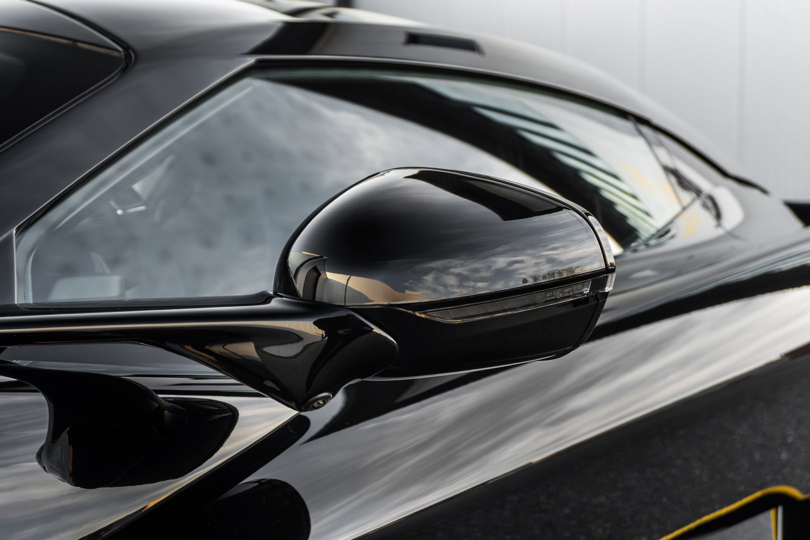 Aston Martin Valhalla