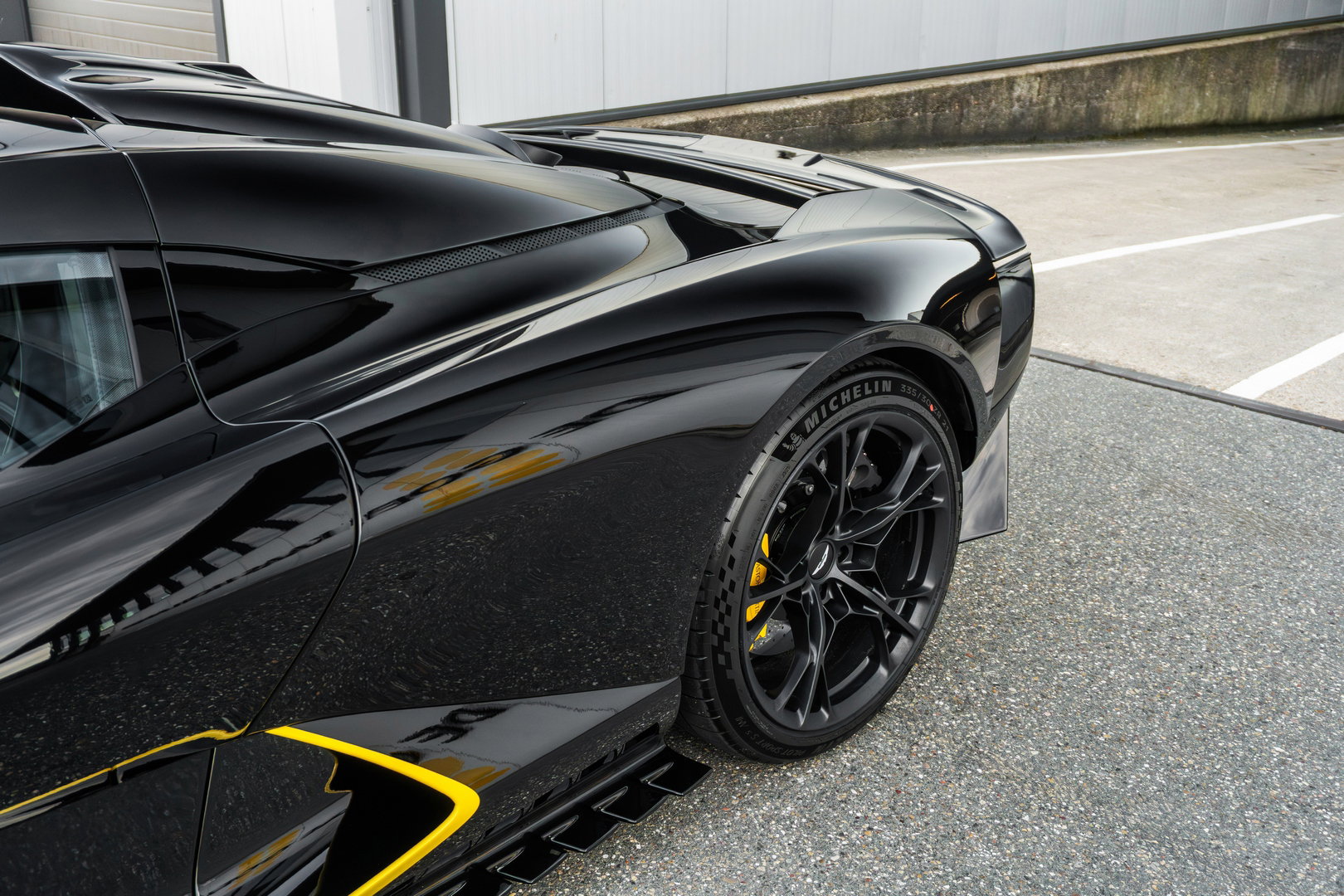 Aston Martin Valhalla