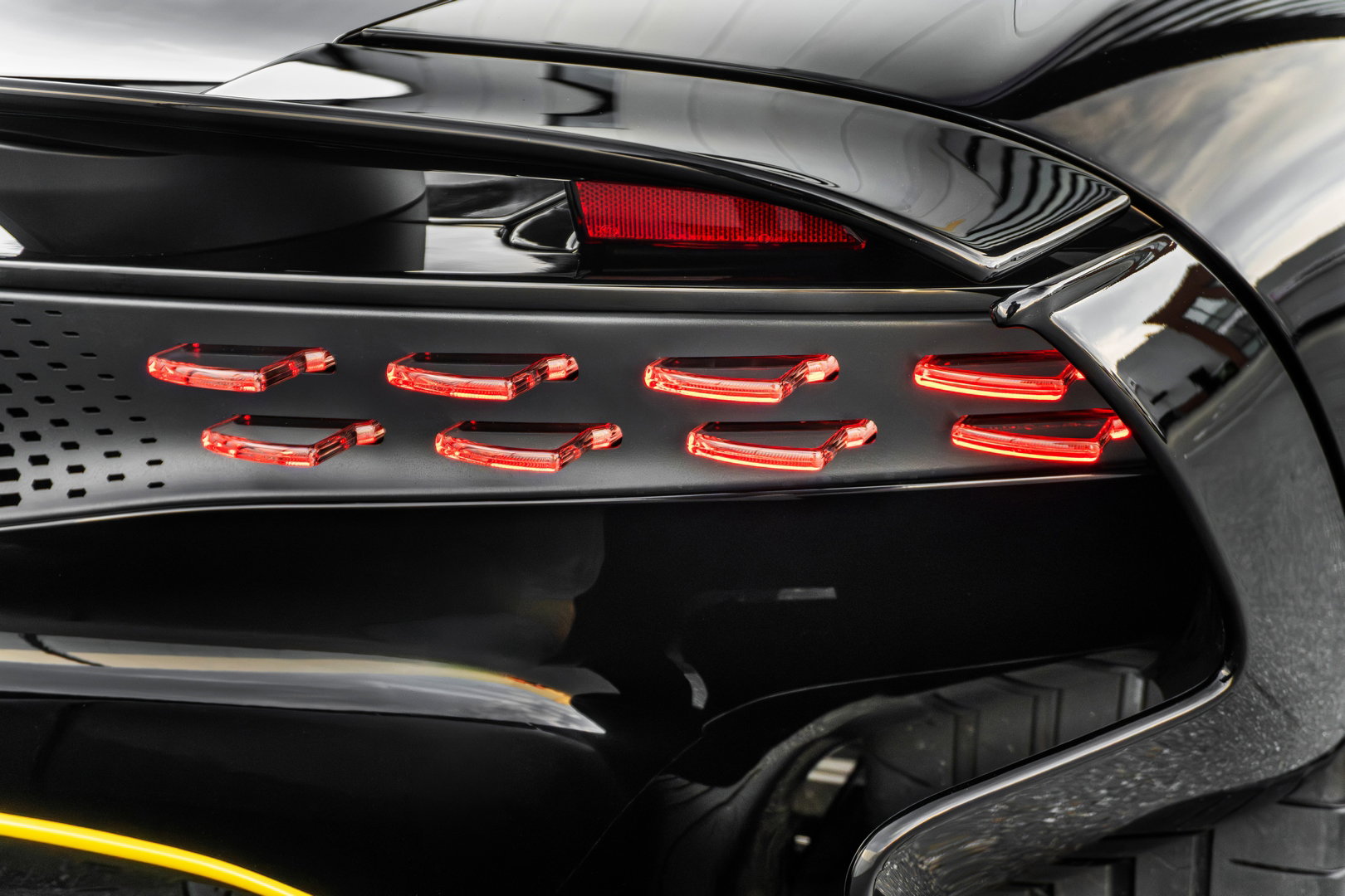 Aston Martin Valhalla