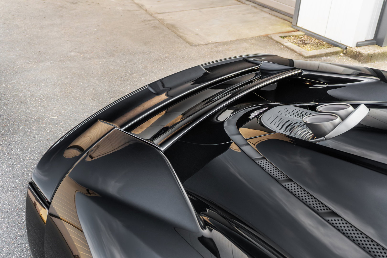 Aston Martin Valhalla