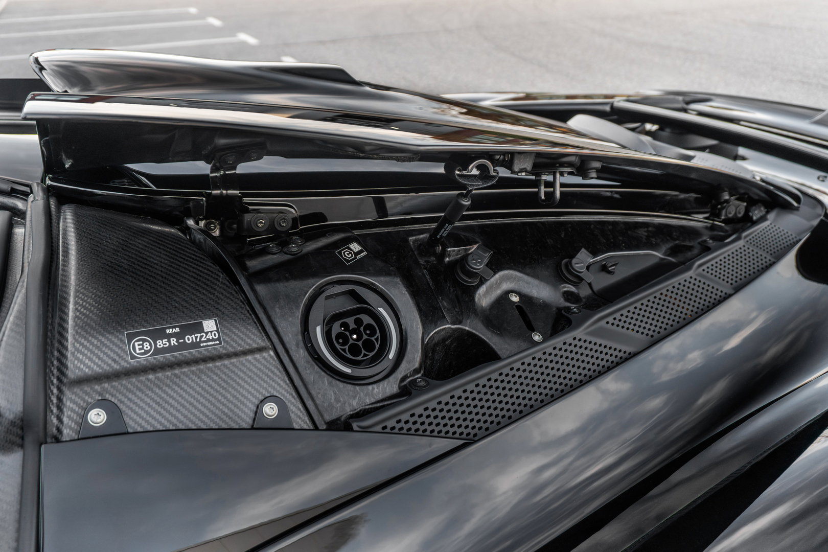 Aston Martin Valhalla