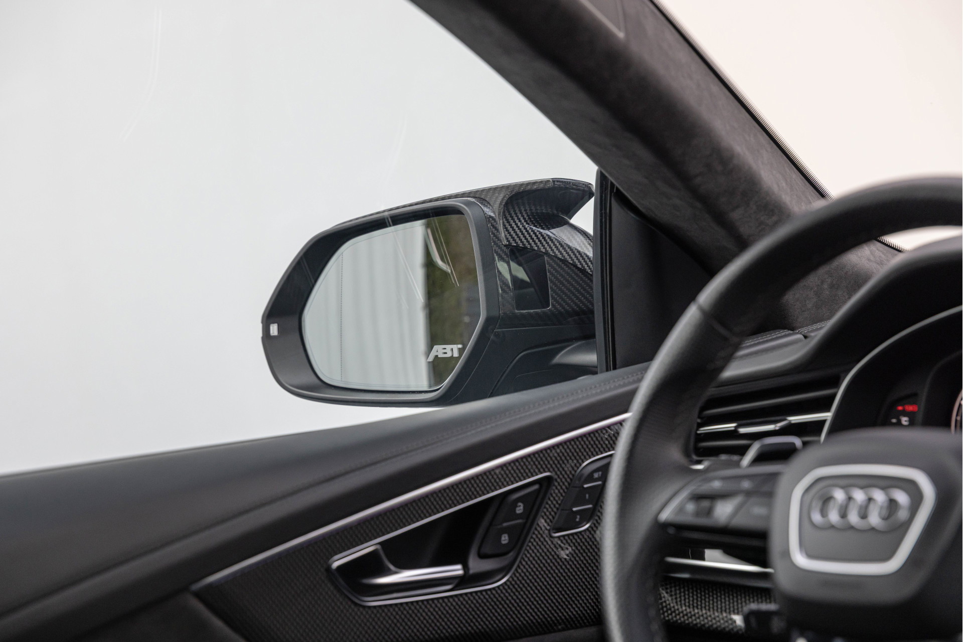 Audi RSQ8-R