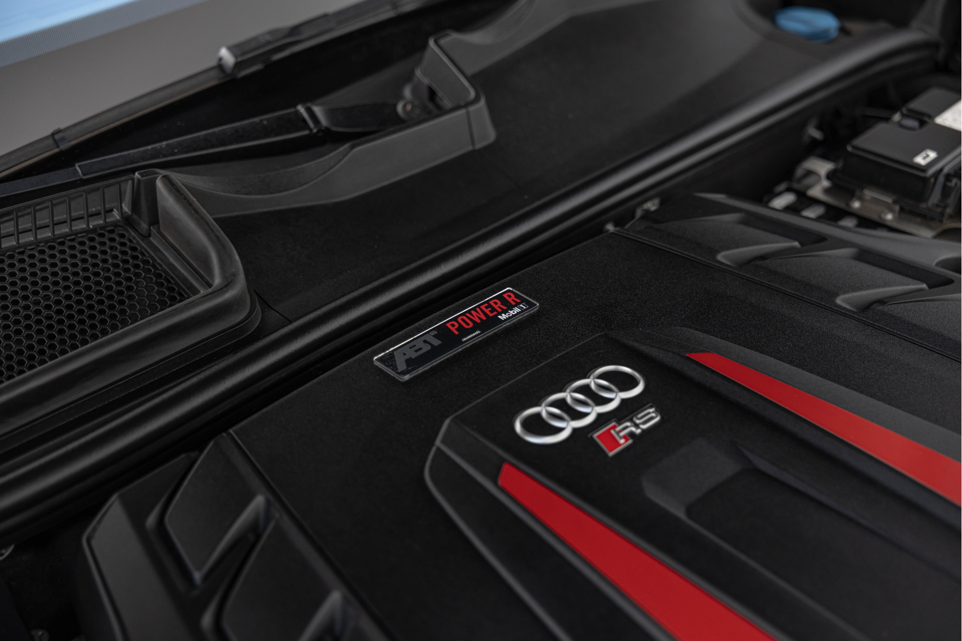 Audi RSQ8-R