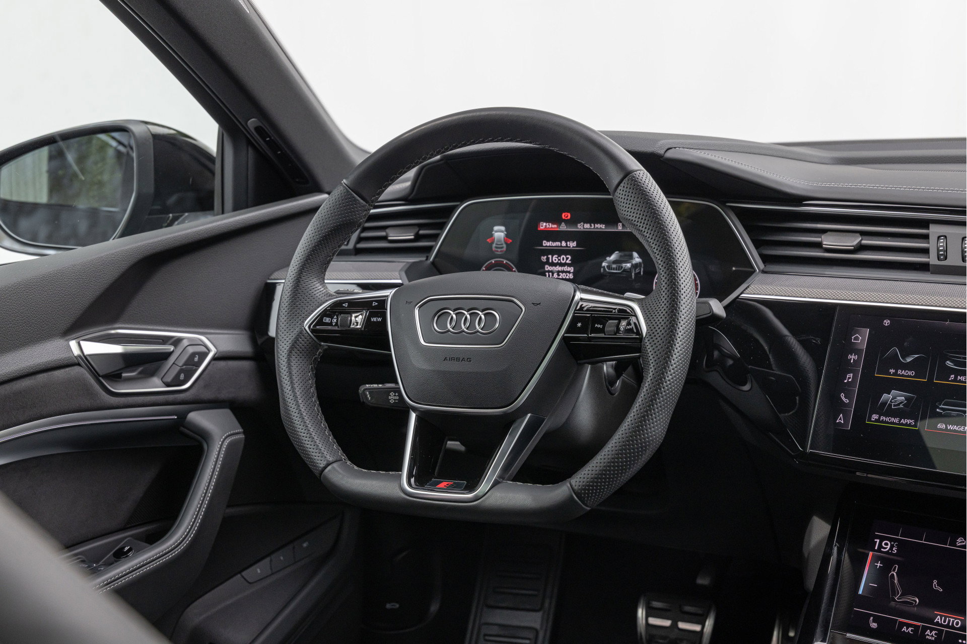 Audi Q8 Sportback e-tron