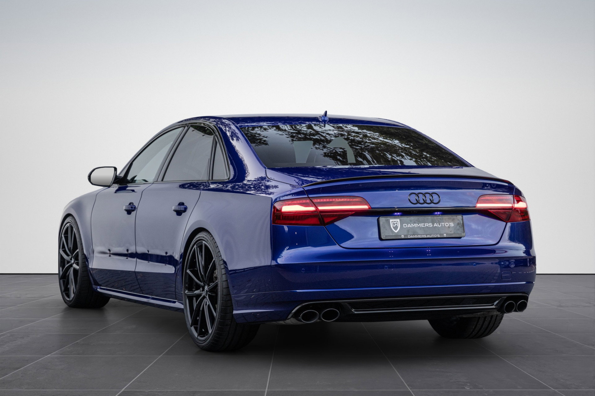 Audi S8