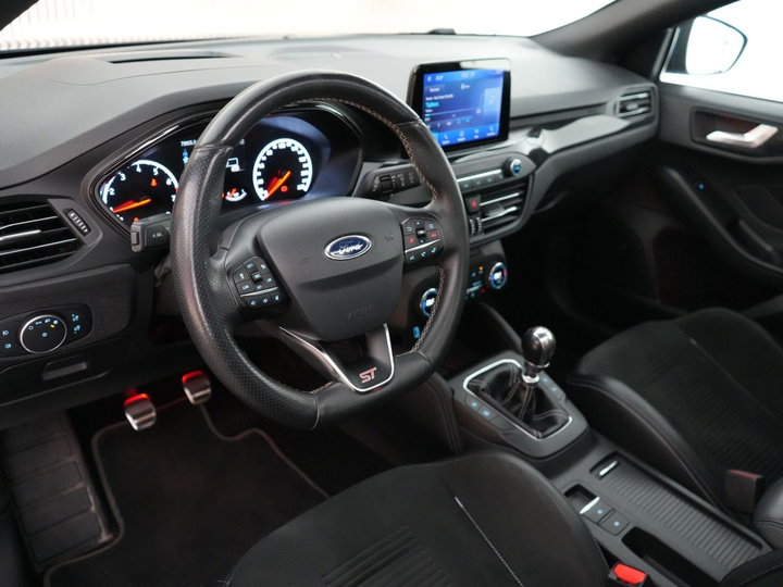 885865744