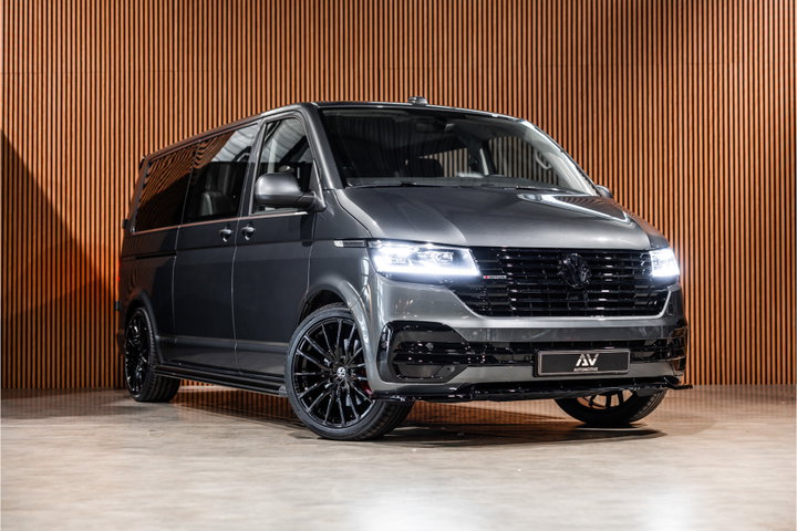 899593668