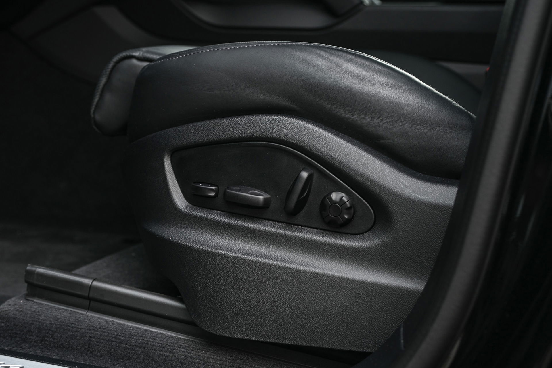 Porsche Cayenne - 12