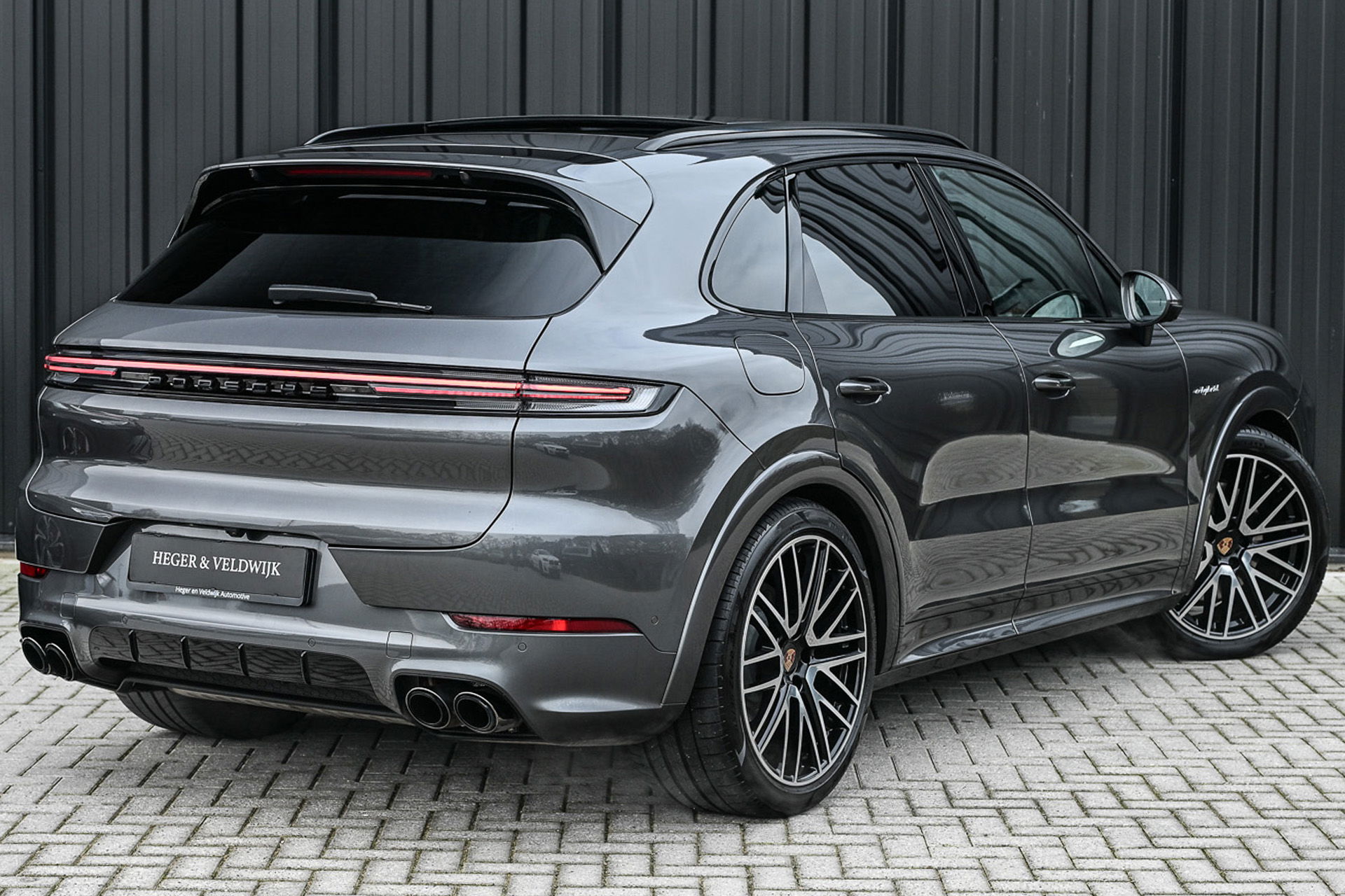 Porsche Cayenne - 2