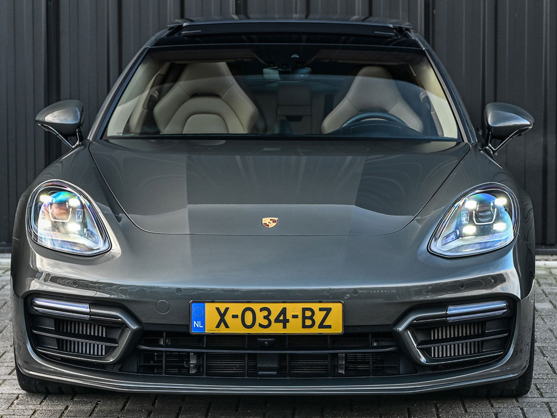Porsche Panamera - 30