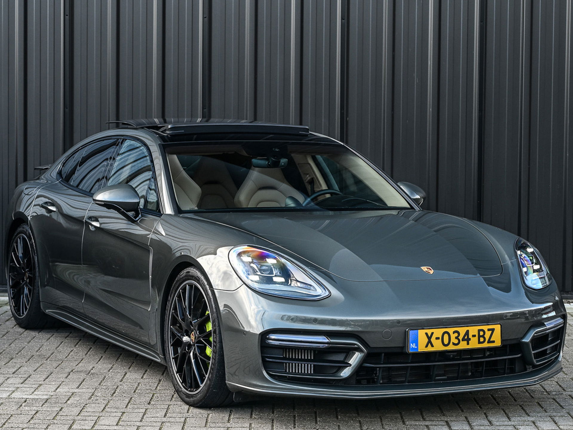 Porsche Panamera - 55