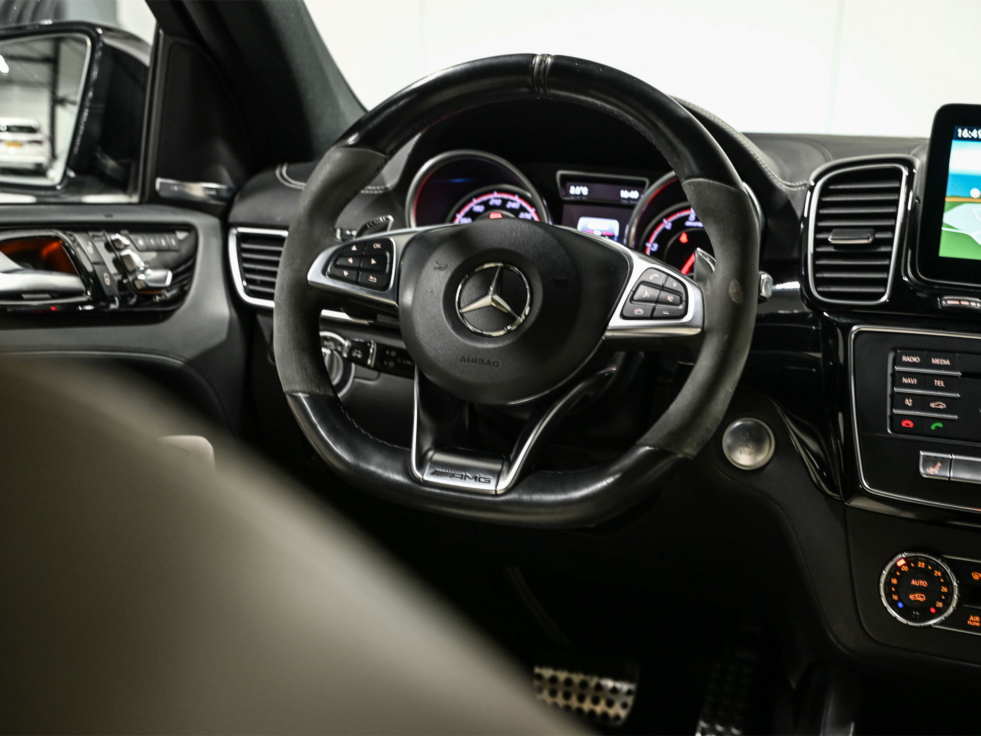 Mercedes-Benz GLE - 32