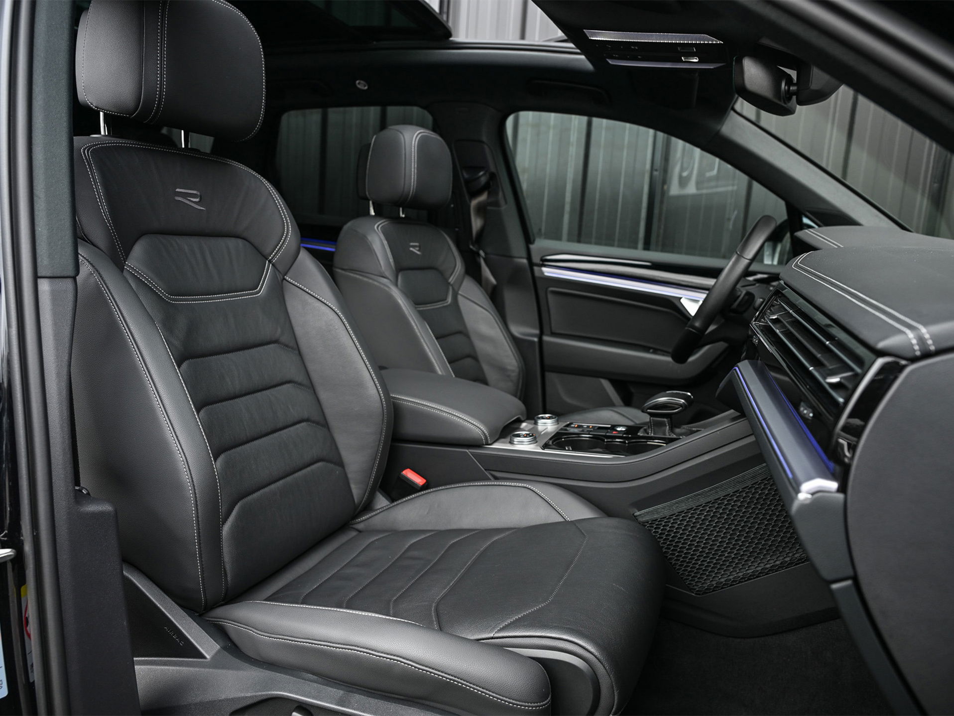 Volkswagen Touareg - 1