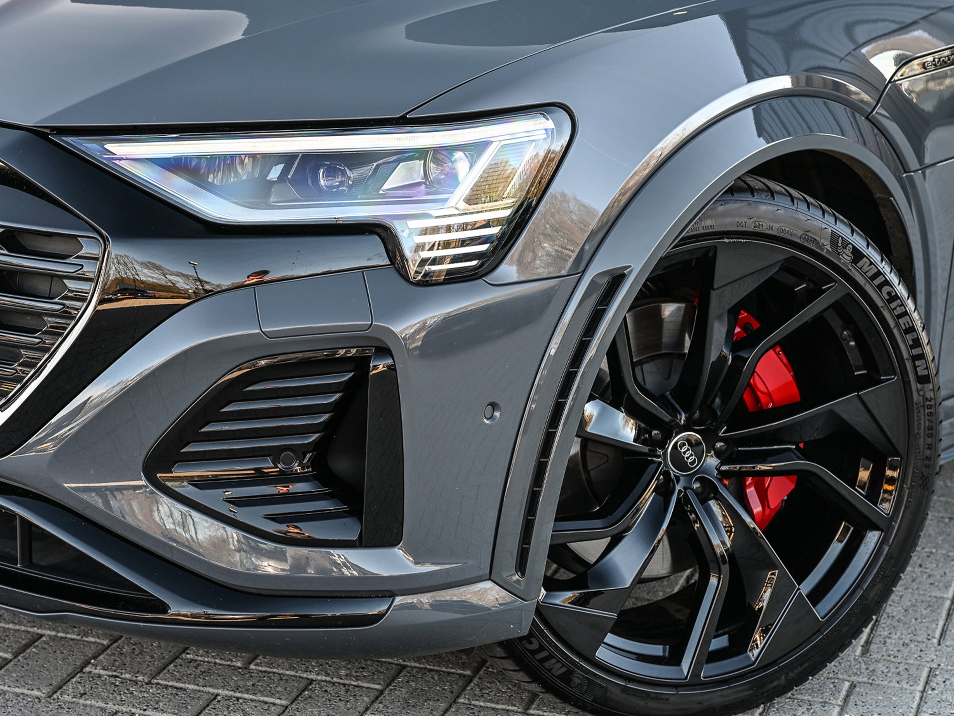 Audi Q8 Sportback e-tron - 8