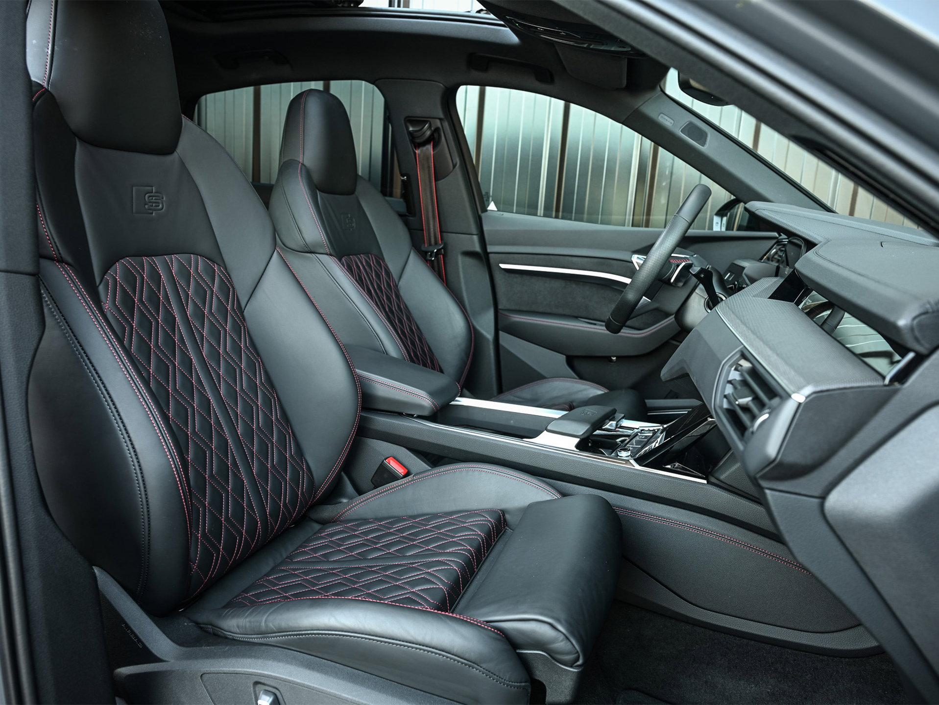 Audi SQ8 Sportback e-tron - 1