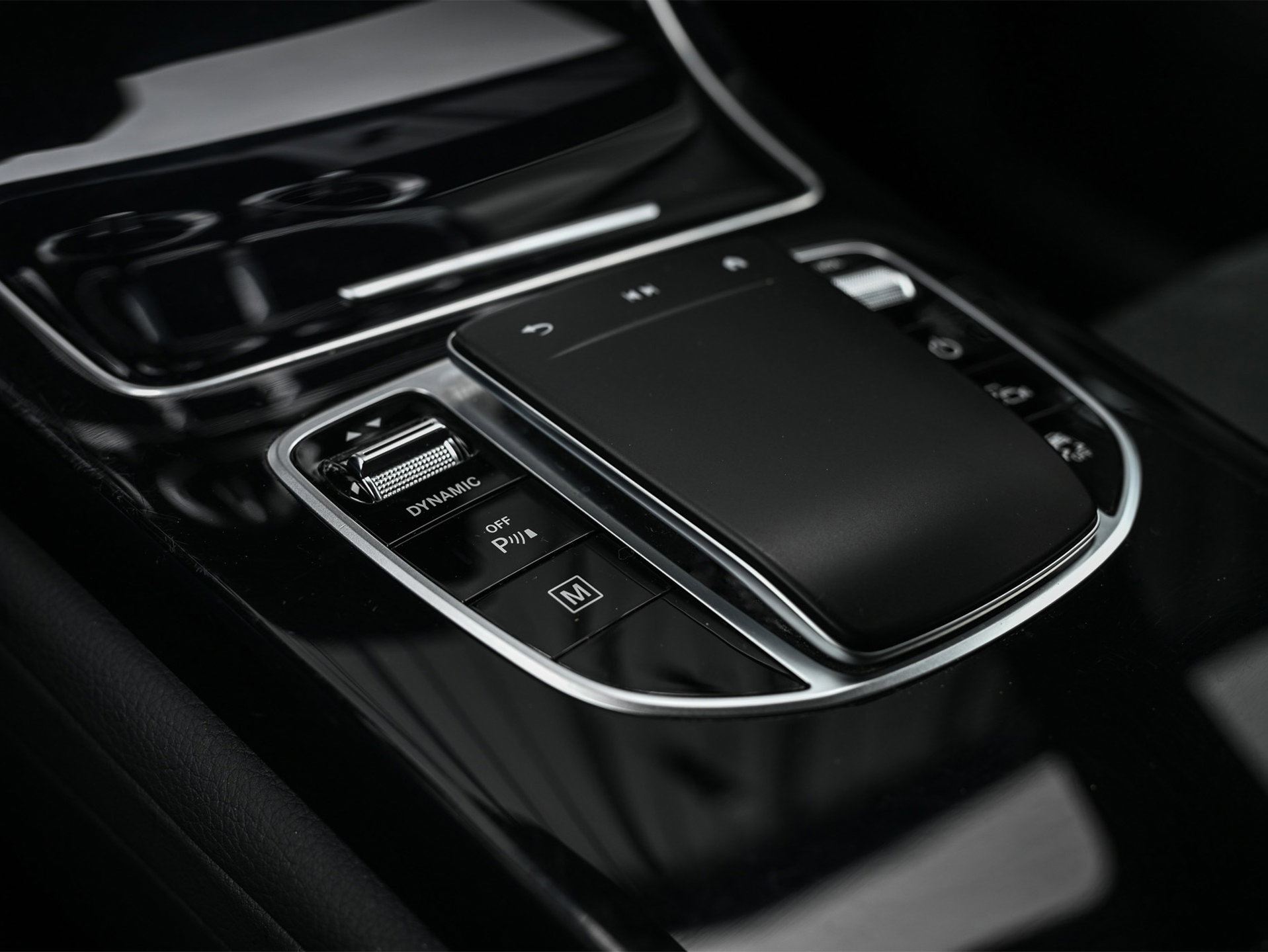 Mercedes-Benz GLC - 30