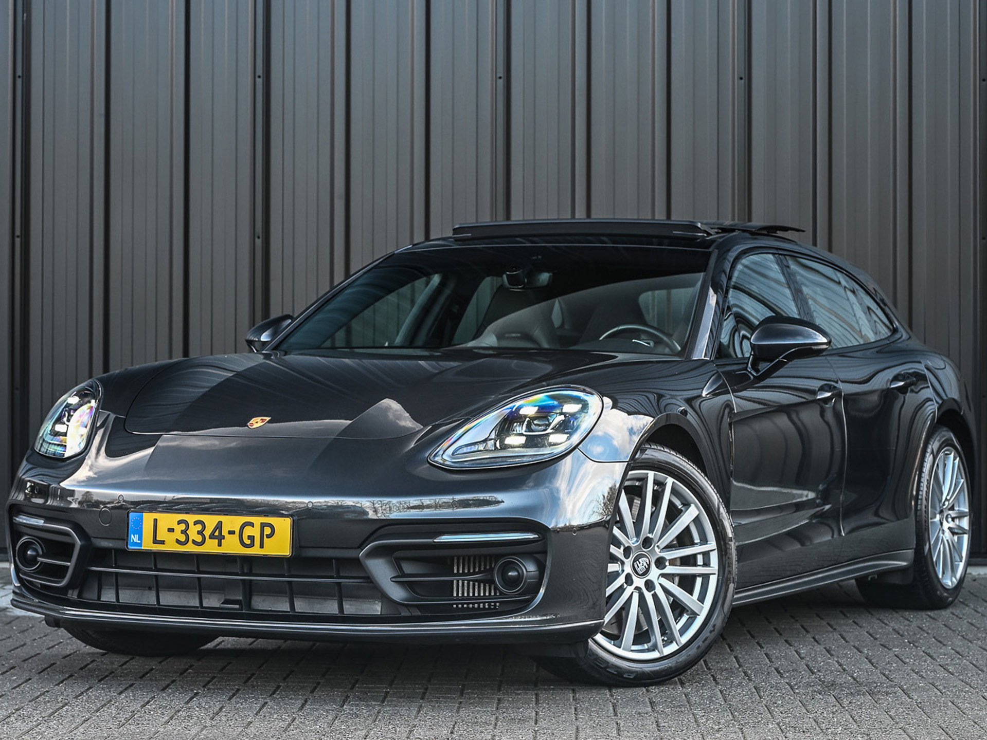 Porsche Panamera - 0