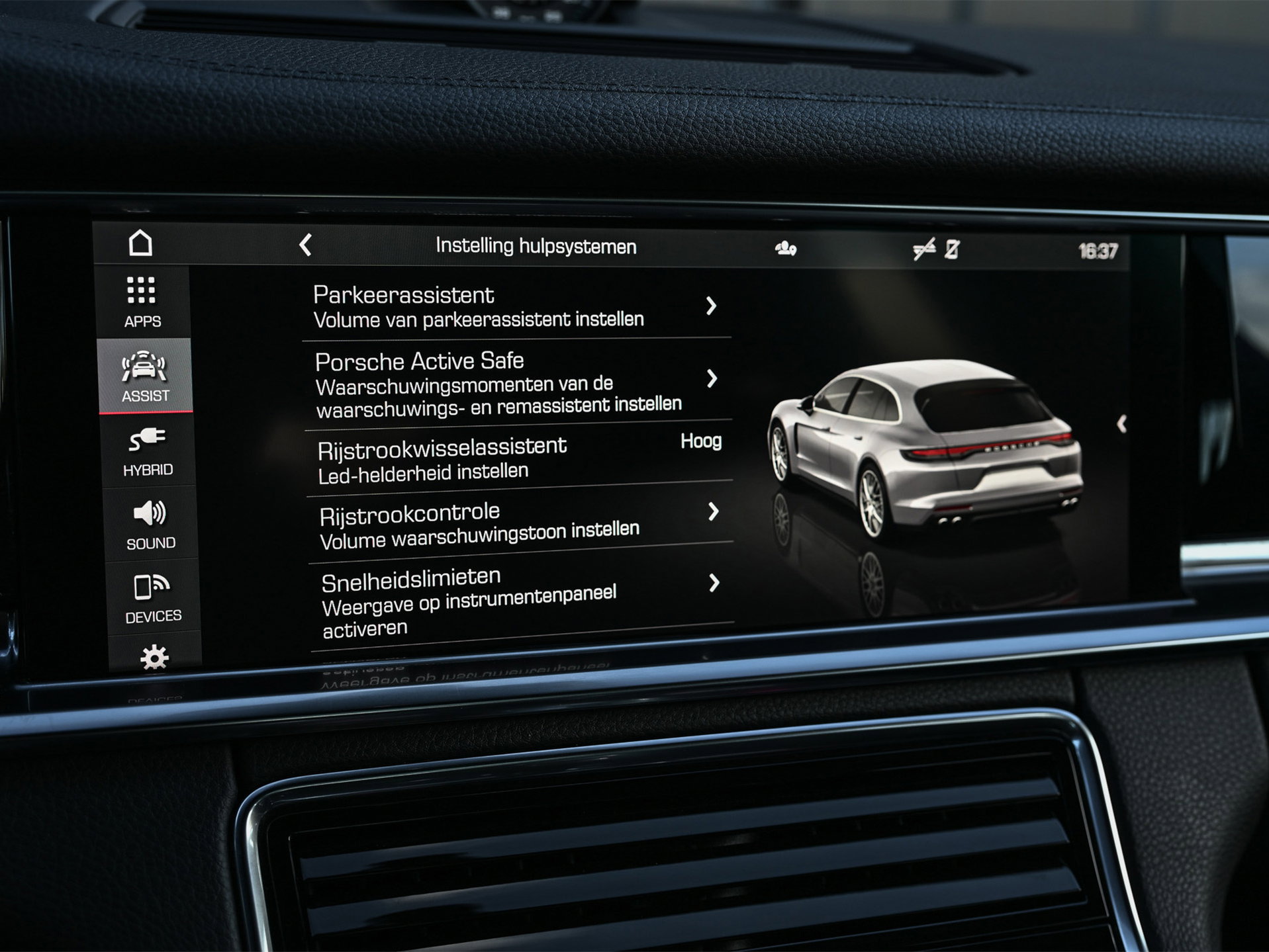 Porsche Panamera - 18