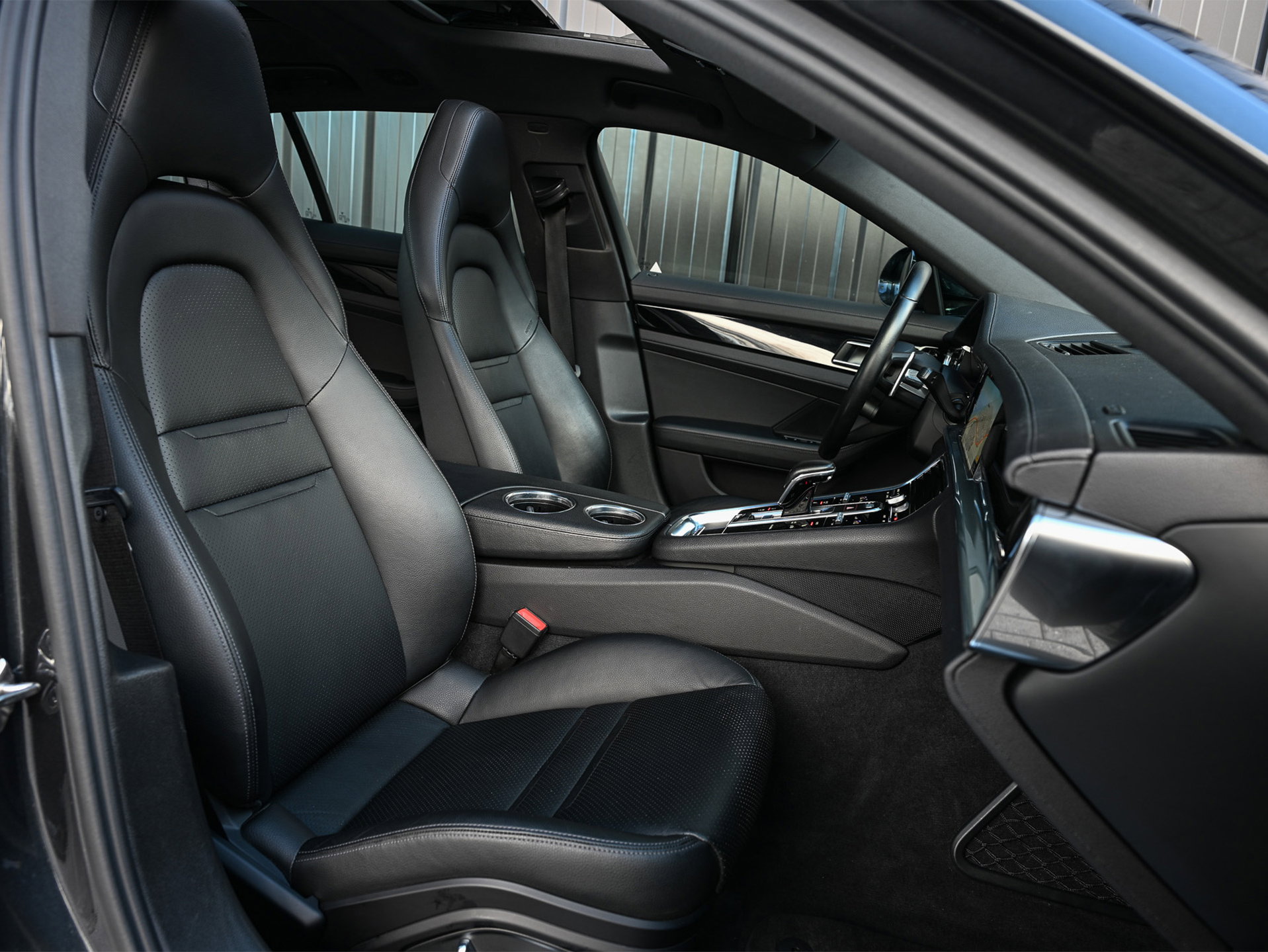 Porsche Panamera - 1