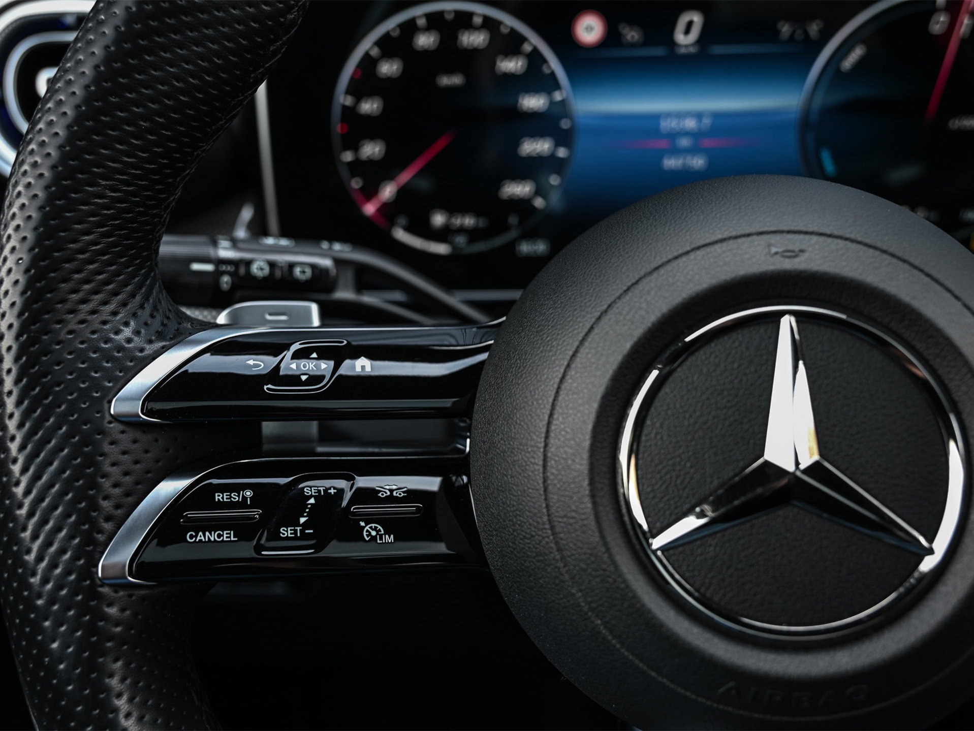 Mercedes-Benz GLC - 32