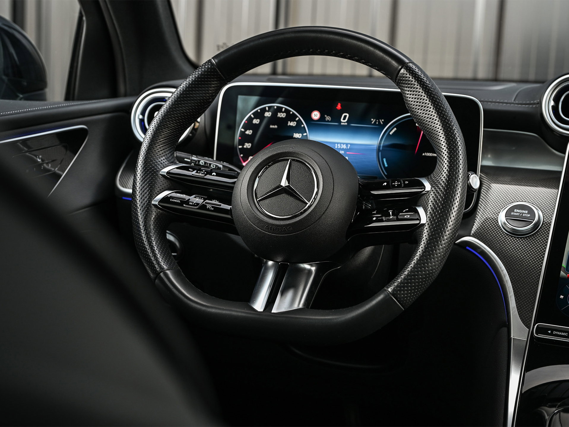 Mercedes-Benz GLC - 38