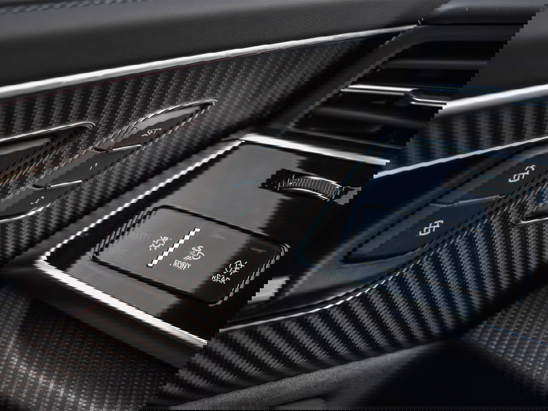 Carbonafwerking interieur