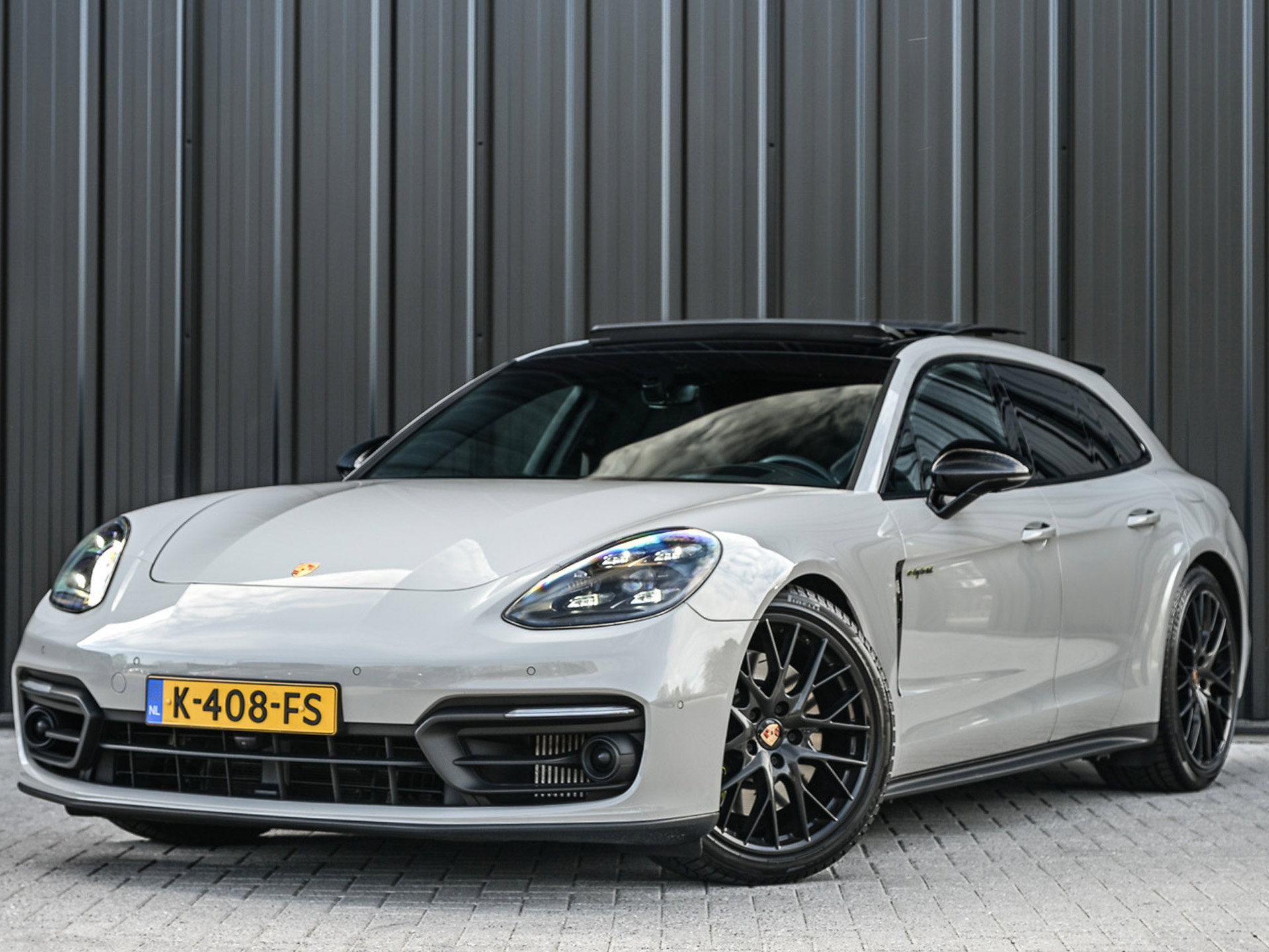 Porsche Panamera - 0
