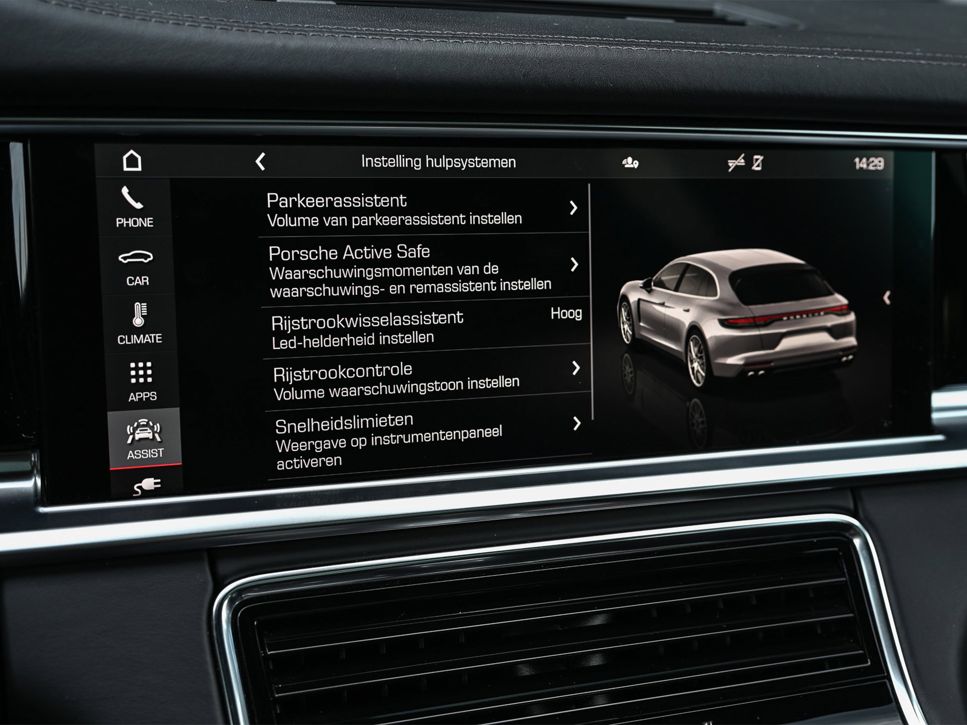 Porsche Panamera - 25