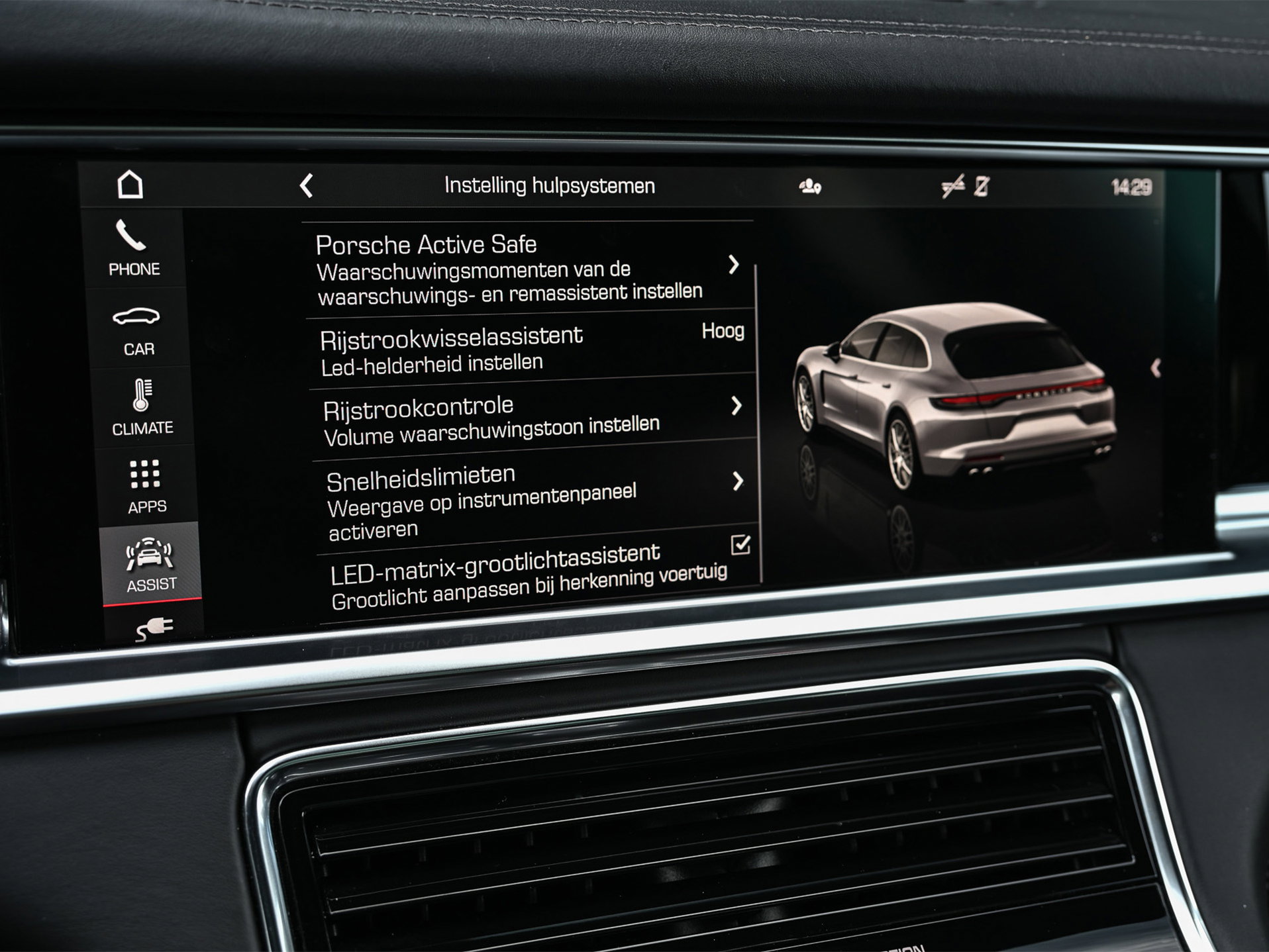 Porsche Panamera - 26