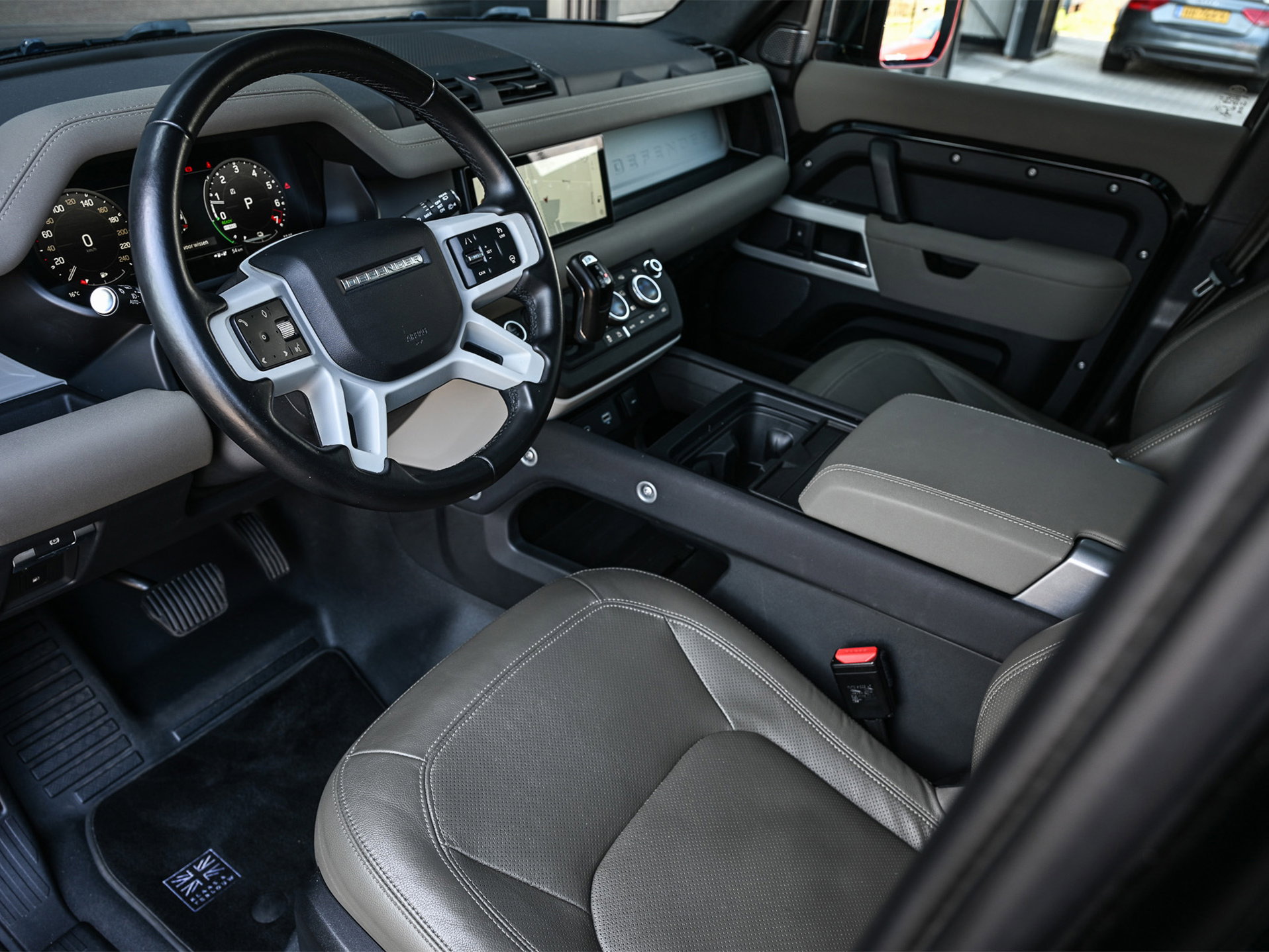 Land Rover Defender - 14